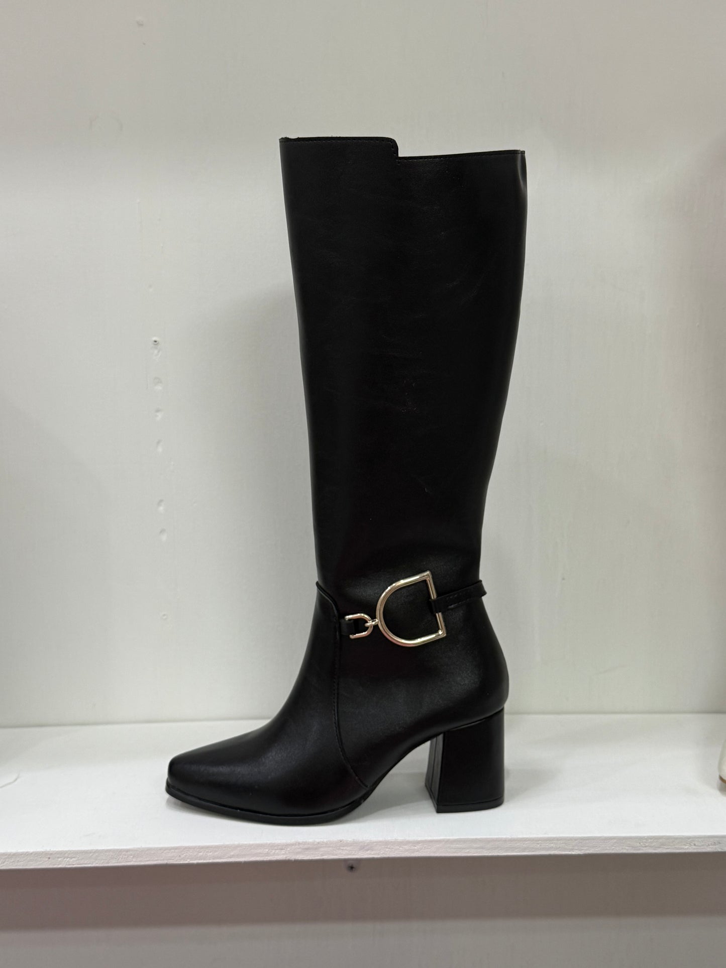 Mod 4571. Bota larga D