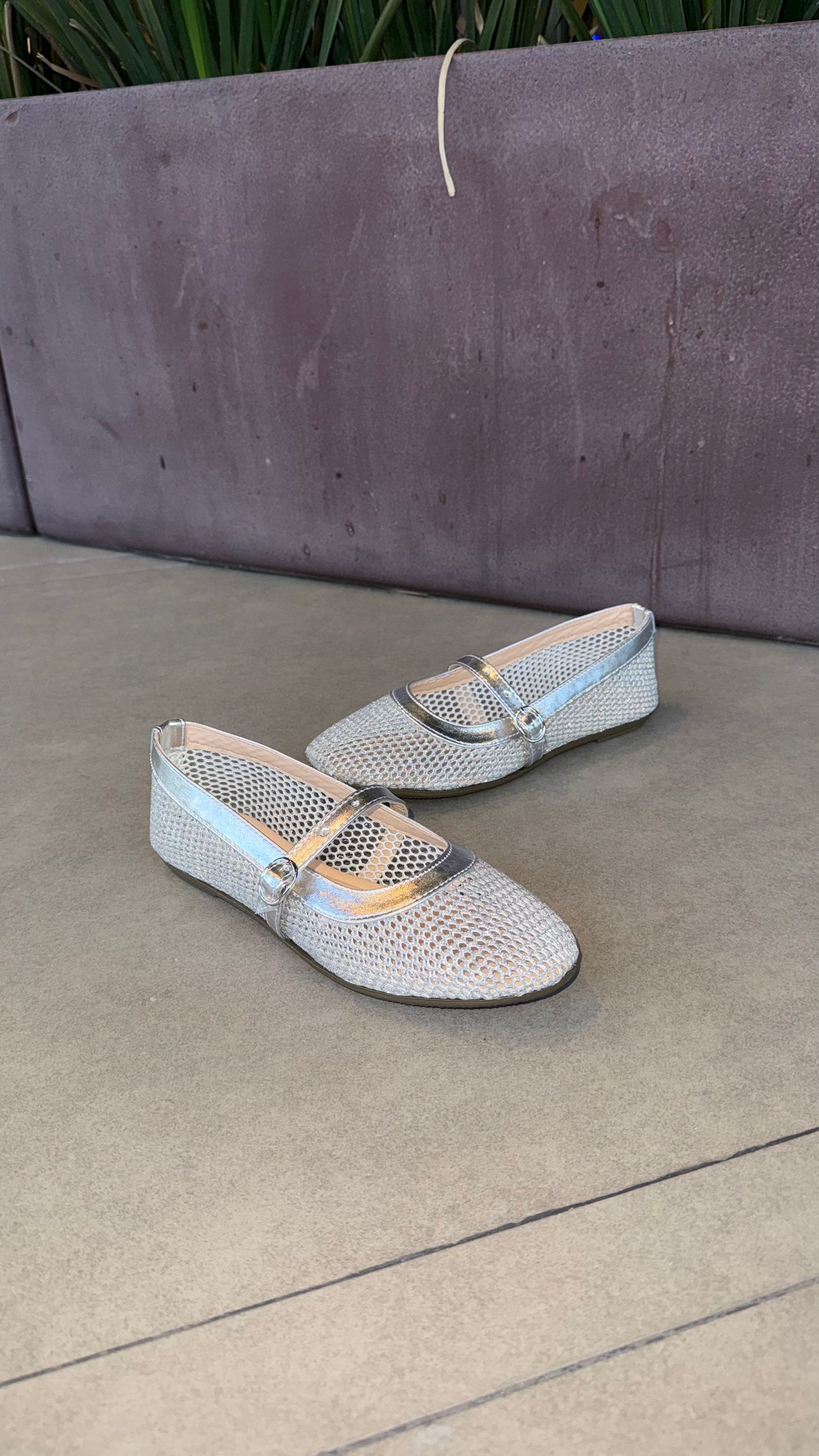 Zapatito de red en acabado plata.