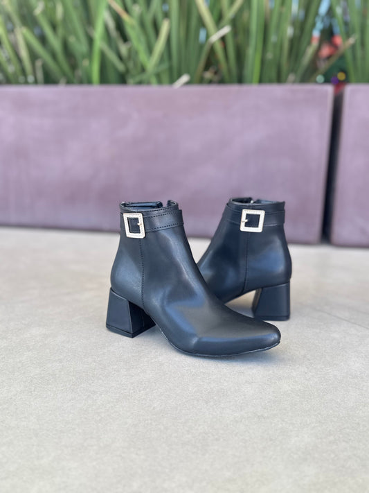 Mod. 9021 Botín tacón bajito hebilla rectángulo