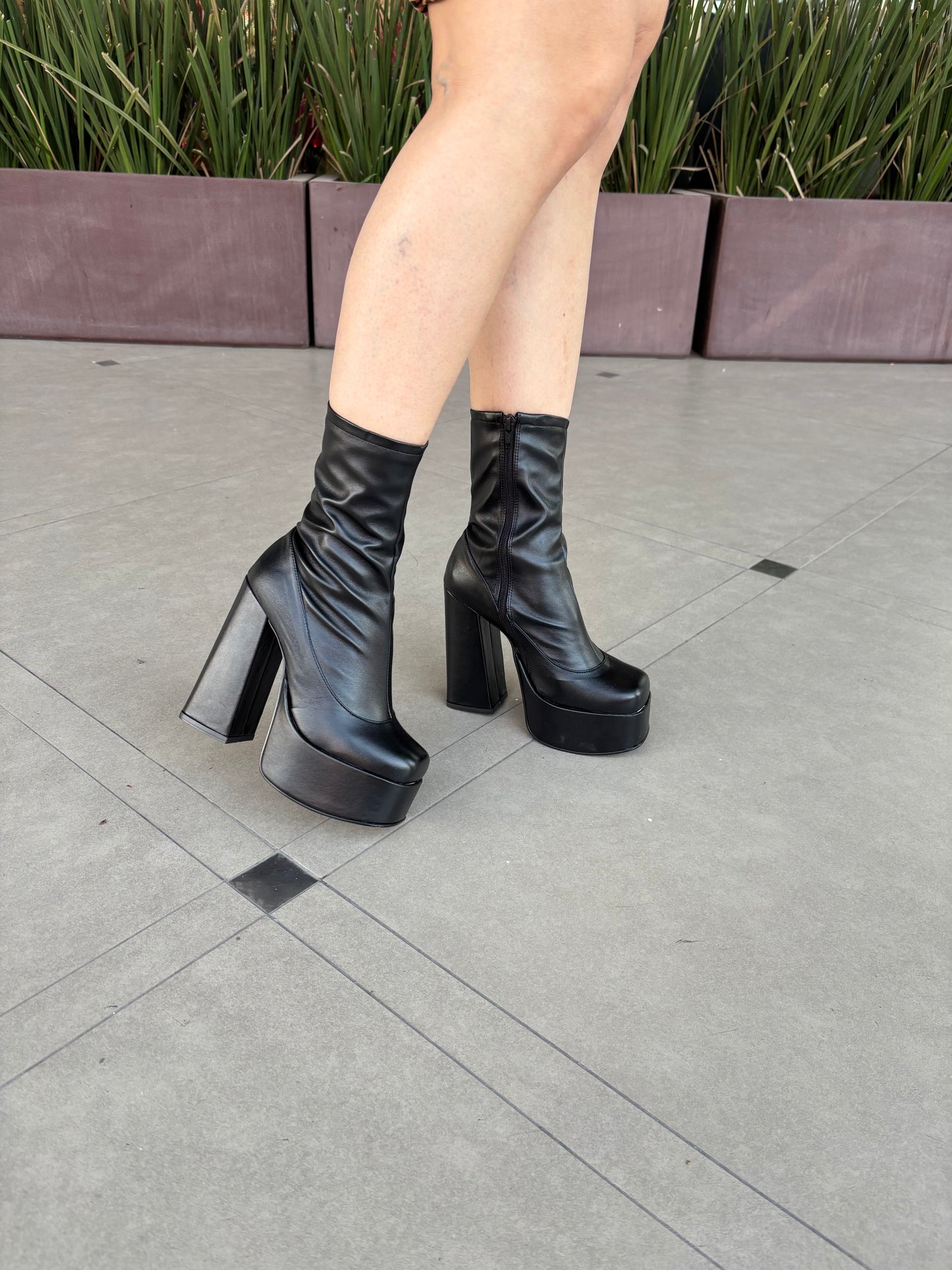 Mod. 225 Botin de plataforma charol