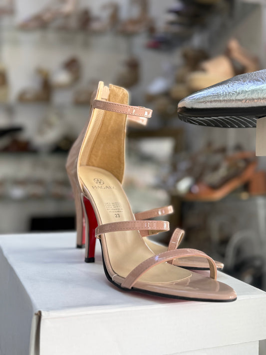 0737 tacón aguja tres tiras