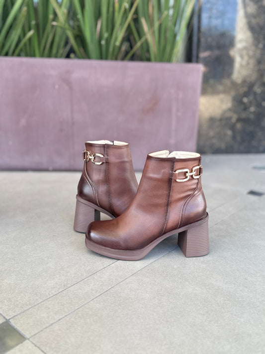 Mod. 911 botín con herraje cuadro