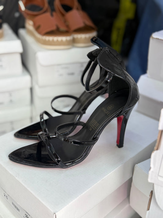 0737 tacón aguja tres tiras