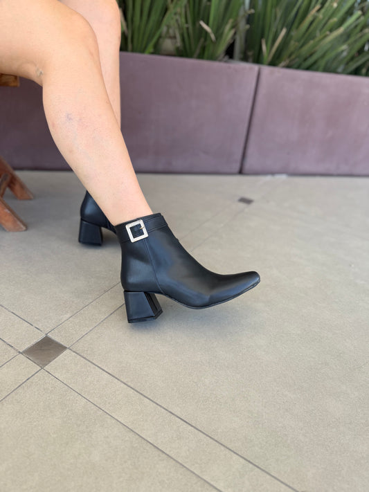 Mod. 9021 Botín tacón bajito hebilla rectángulo