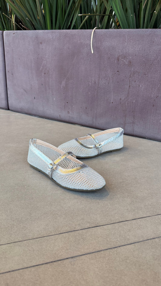 Zapatito de red en acabado plata.