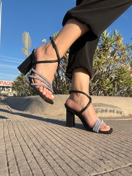 Mod 4404. Zapatillas de tacon brilloso