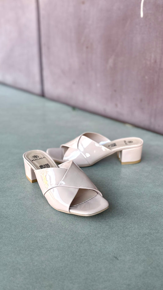 1121 tacón bajito entrecruzado