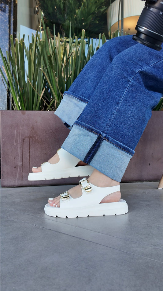 2026 Huarache de hebillas doradas