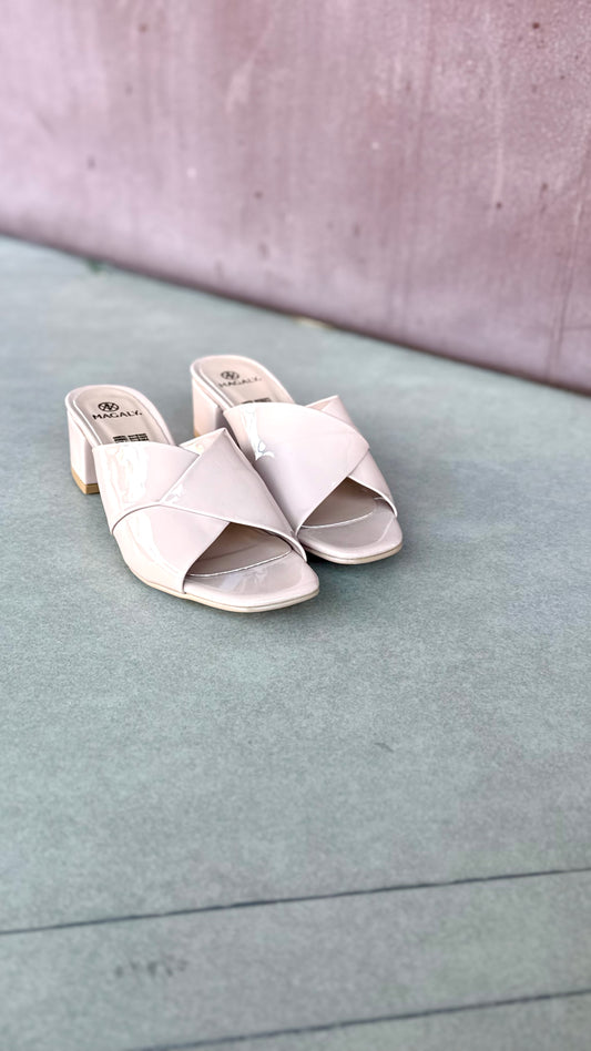 1121 tacón bajito entrecruzado