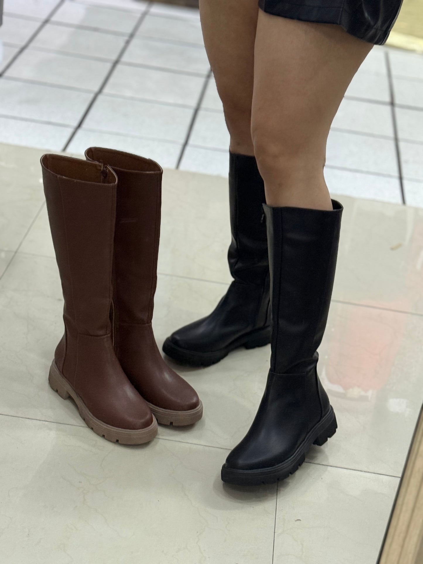Mod. 3884 Bota de piso larga