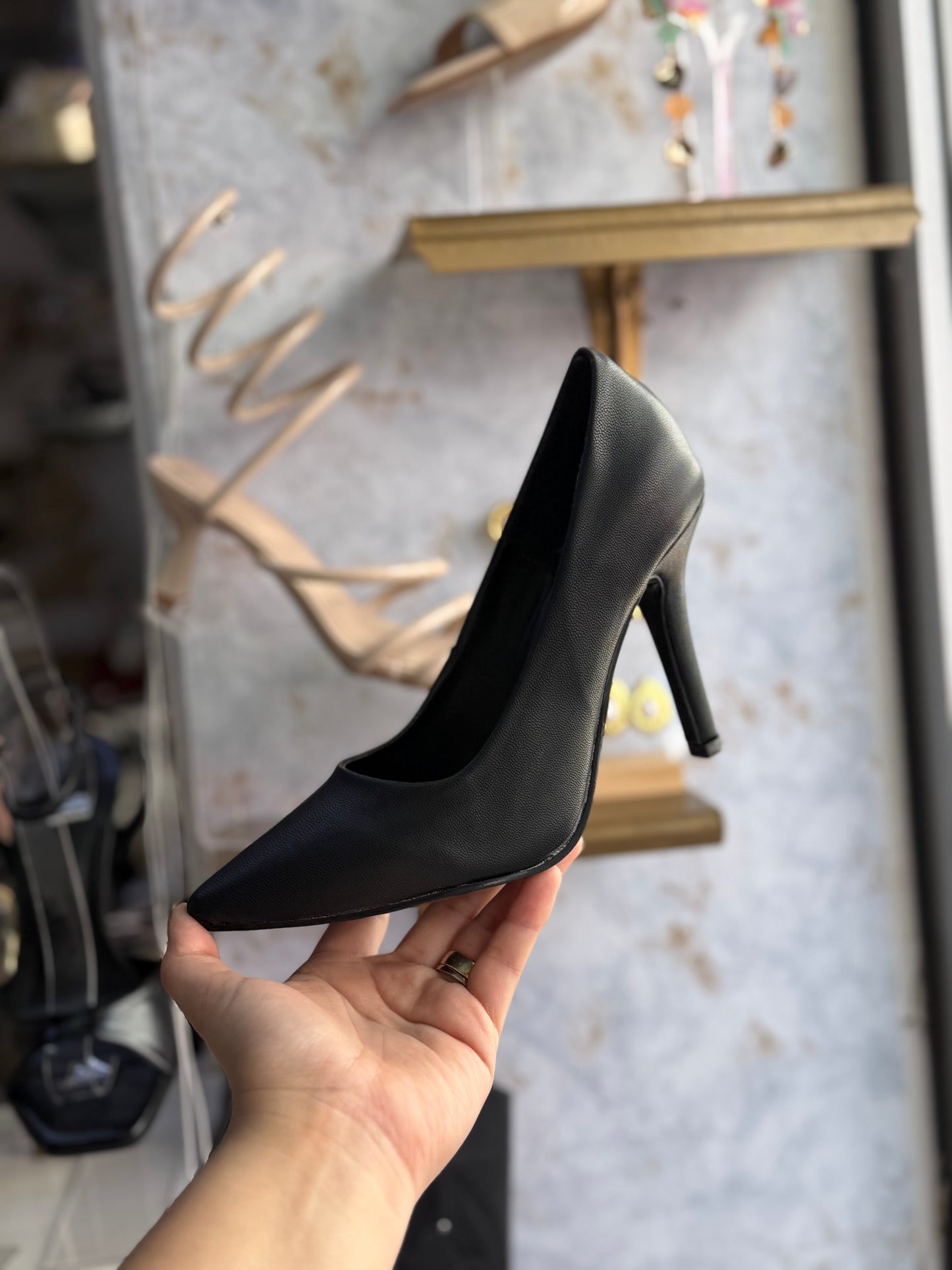 2970. Stiletto básico