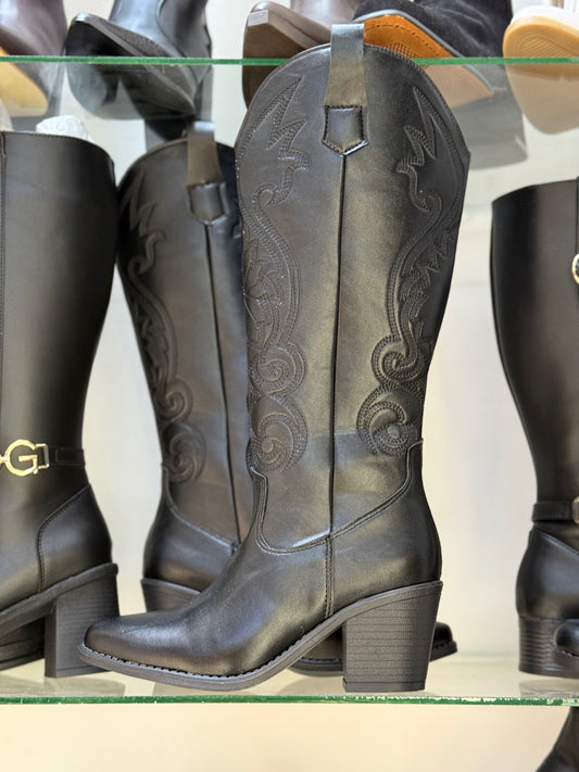 2111. Bota vaquera delgada al frente