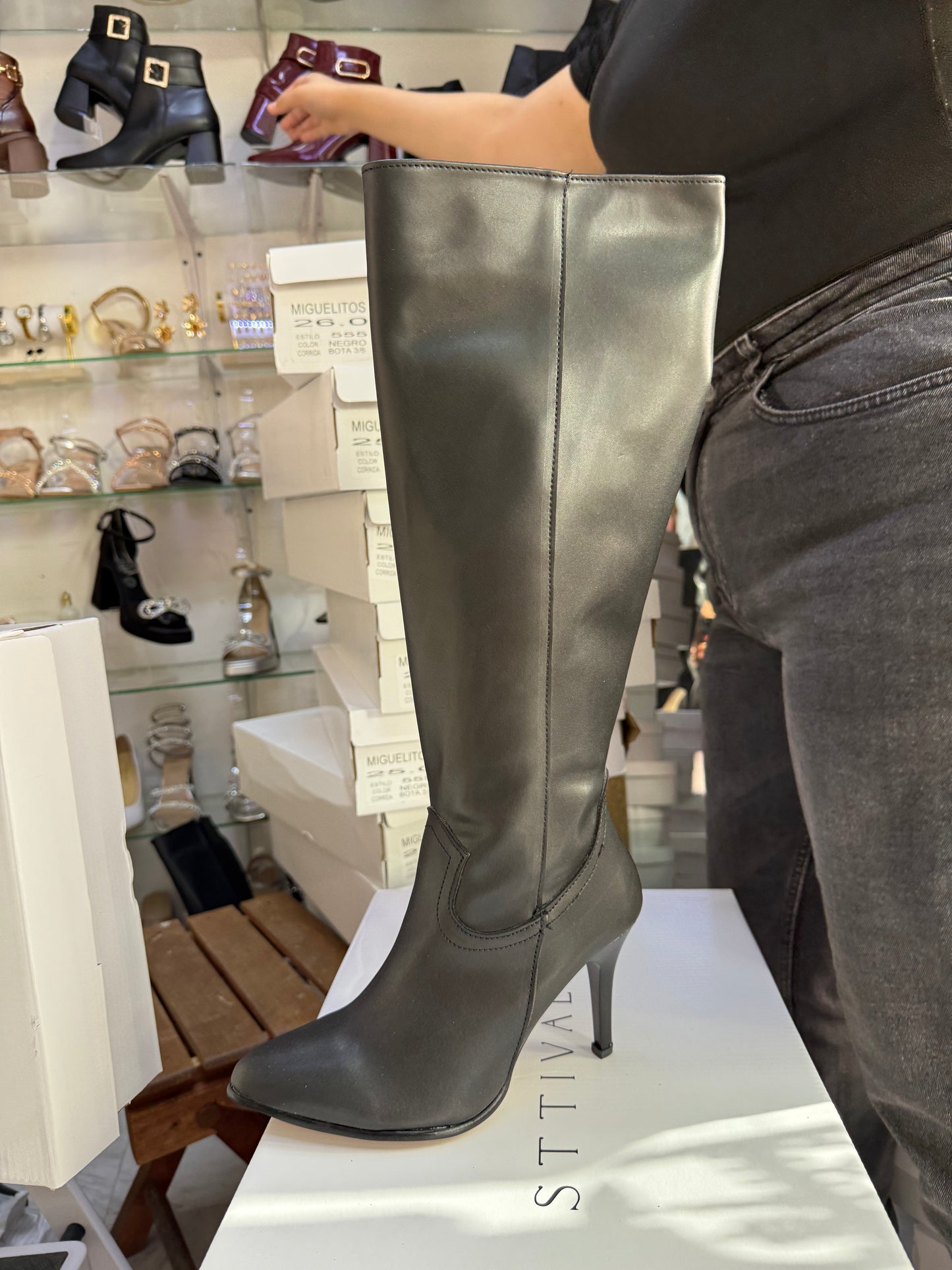 990 bota alta tacón aguja tipo vaquera